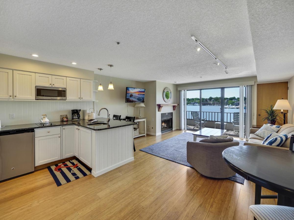 235 Edgewater Inn - Housity