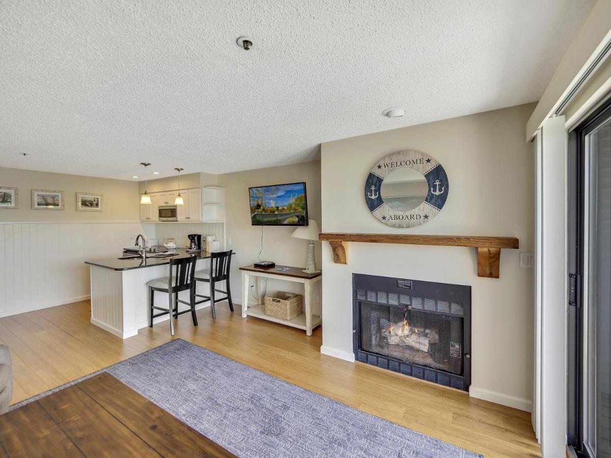 235 Edgewater Inn - Housity