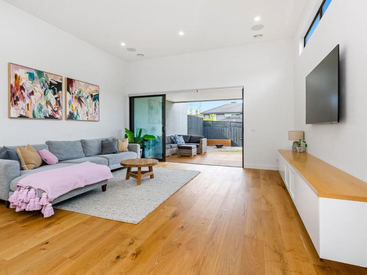 LAGUNA VILLA Mornington - Housity