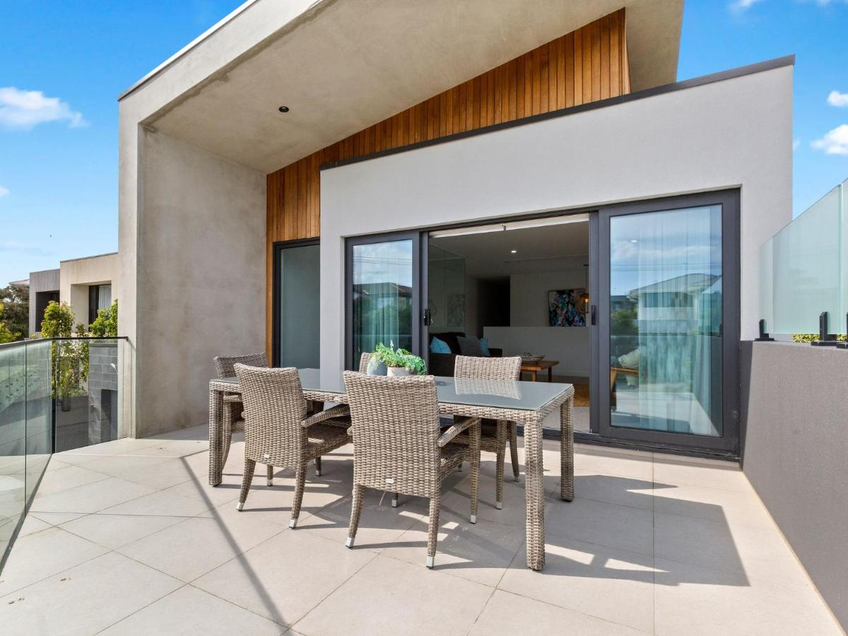 LAGUNA VILLA Mornington - Housity