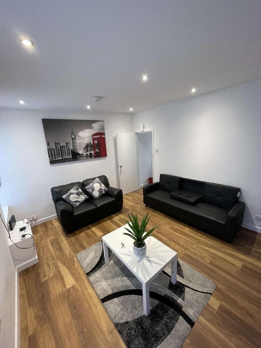 Central Serviced Apartments - Two Bedroom Apartment - Housity