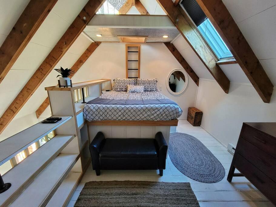 The Davis Loft - Housity