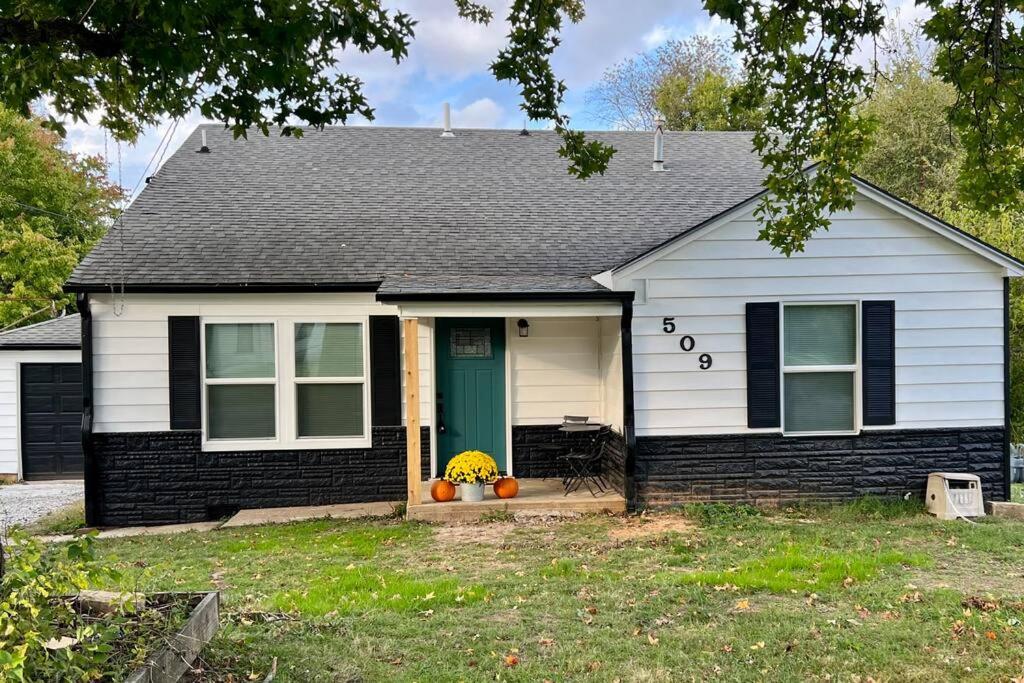 • Maverick House • Downtown Siloam Springs - Housity