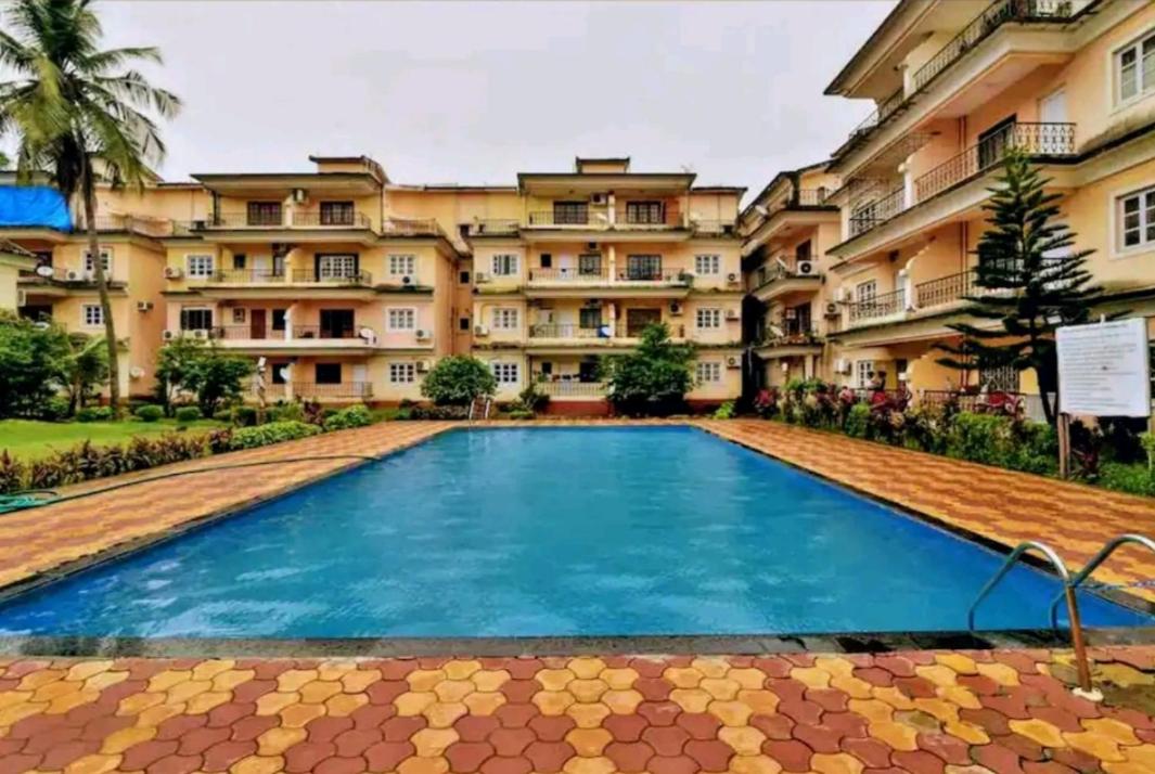 Amazing 2BHK with AC,Wi-Fi,Pool,Power backup,Kitchen,1km Calangute Beach - Housity