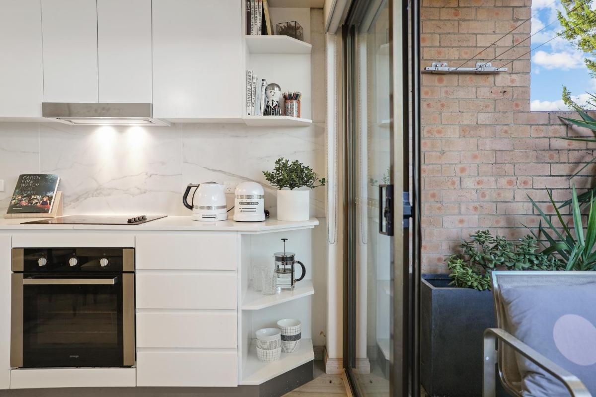 KOZYGURU AUBURN DESIGNED HOME 2 BED WITH FREE PARKING NAU017 - Housity