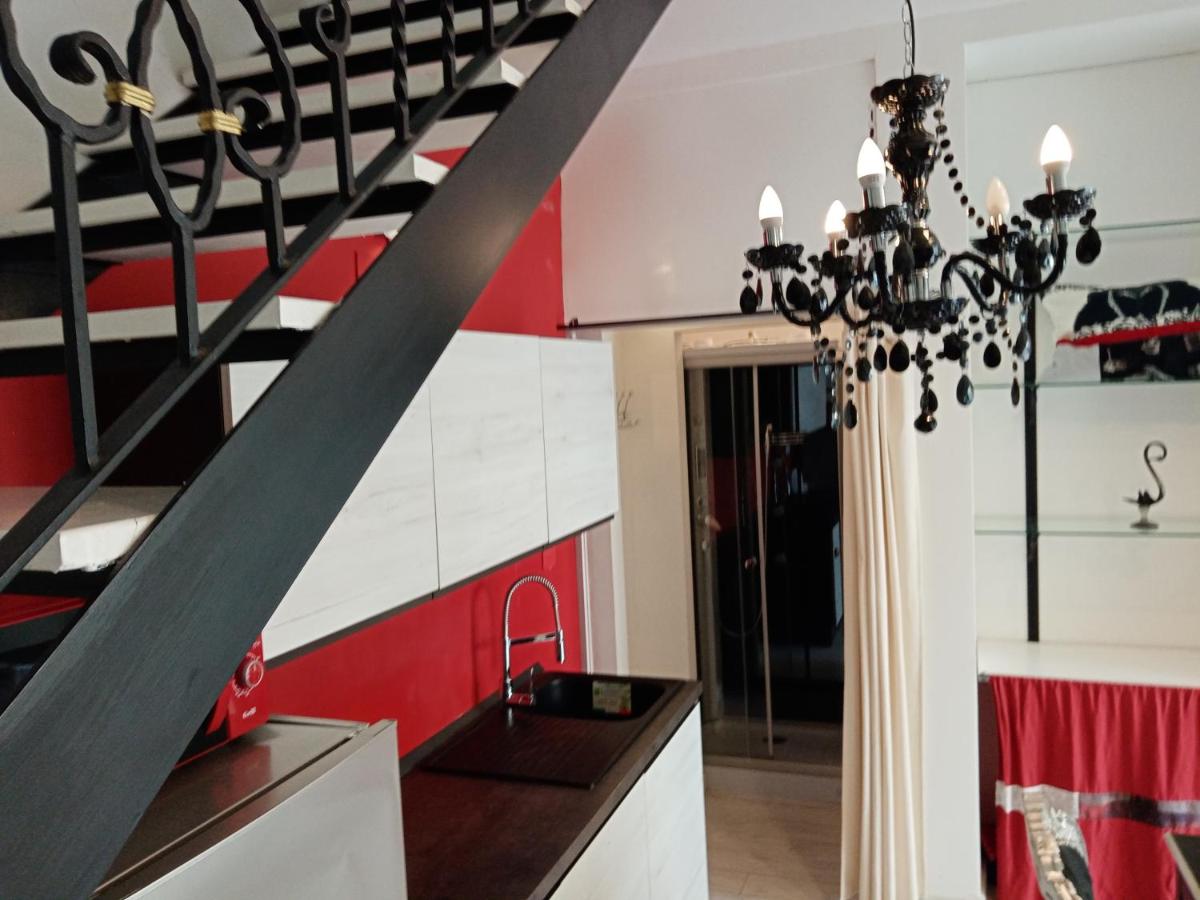 Einaudi 56 Guest House - Housity