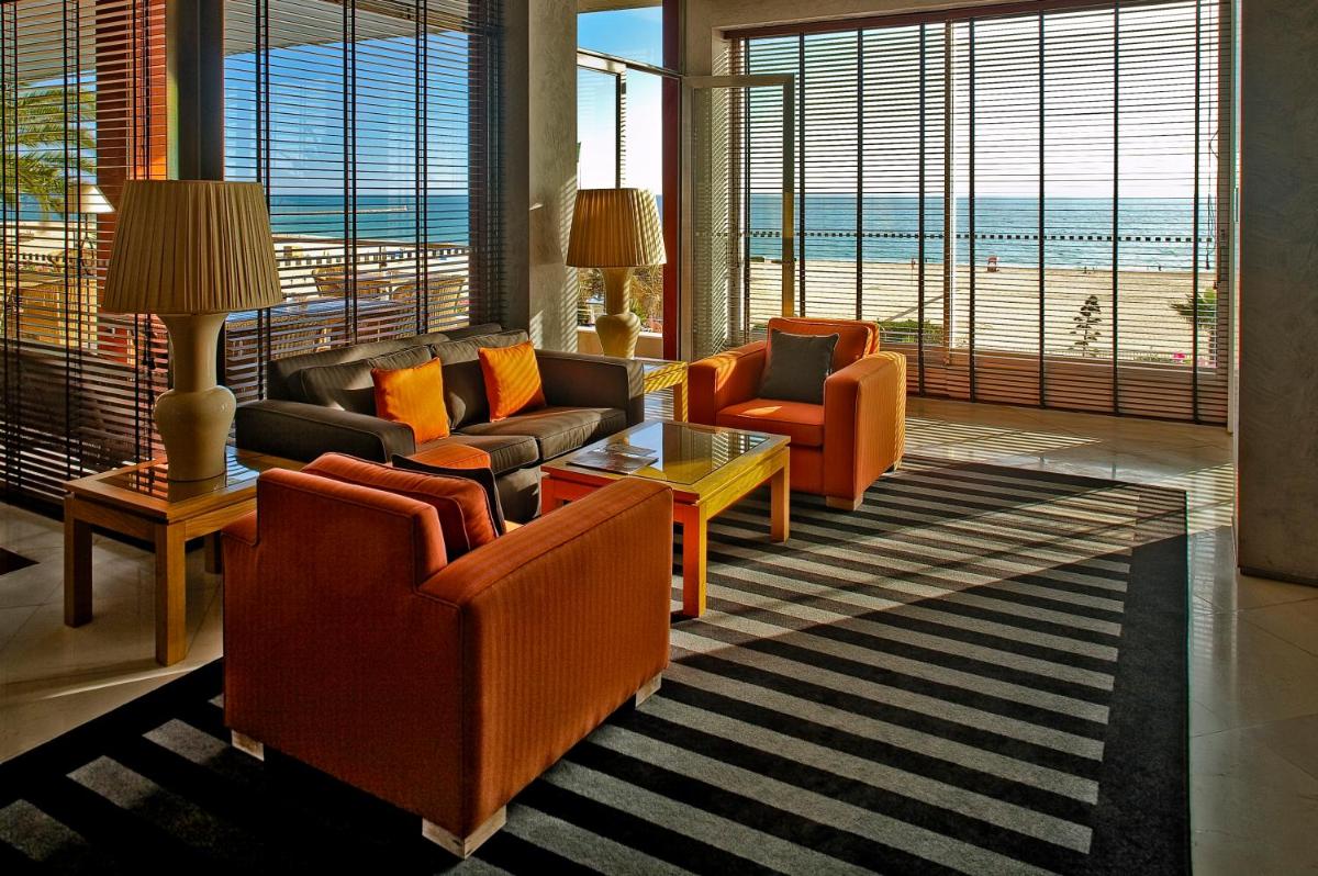 Uma área de estar em Algarve Casino Hotel