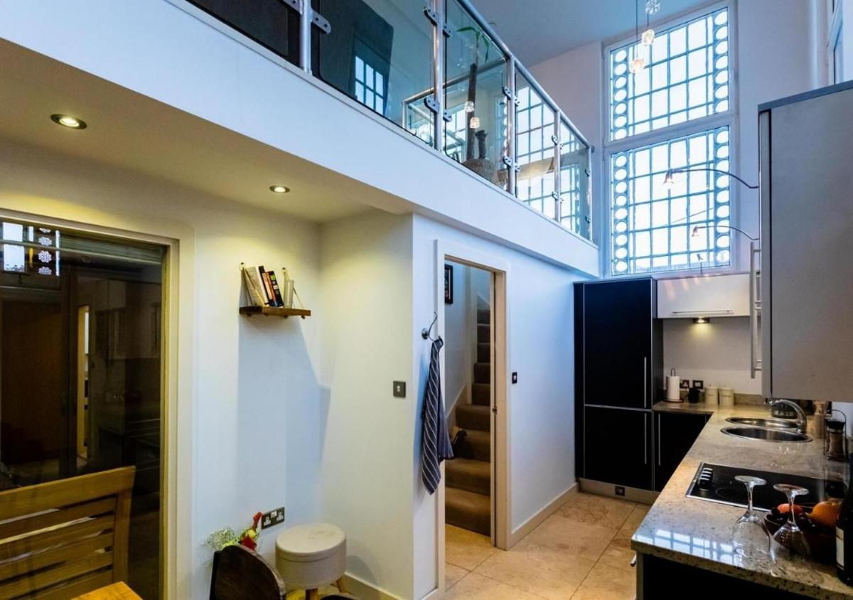 Lux Duplex Apartment 19th Century Chapel Wakefield Centre - Housity