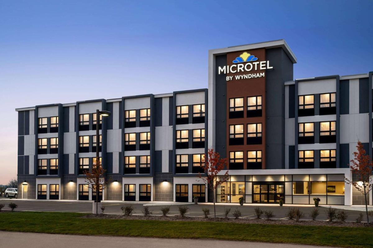 Microtel Inn & Suites by Wyndham Aurora - Housity