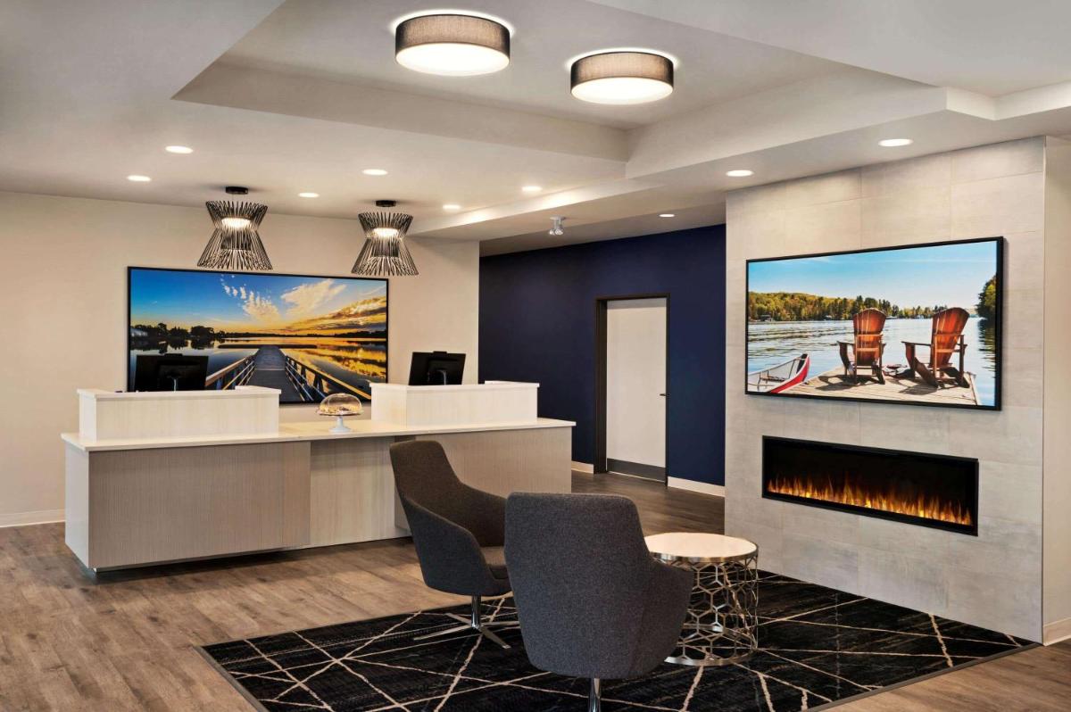 Microtel Inn & Suites by Wyndham Aurora - Housity