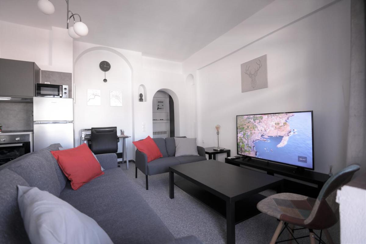 Suitetrails - Modern 2 Bedroom Apartment Next to Metro - Marousi