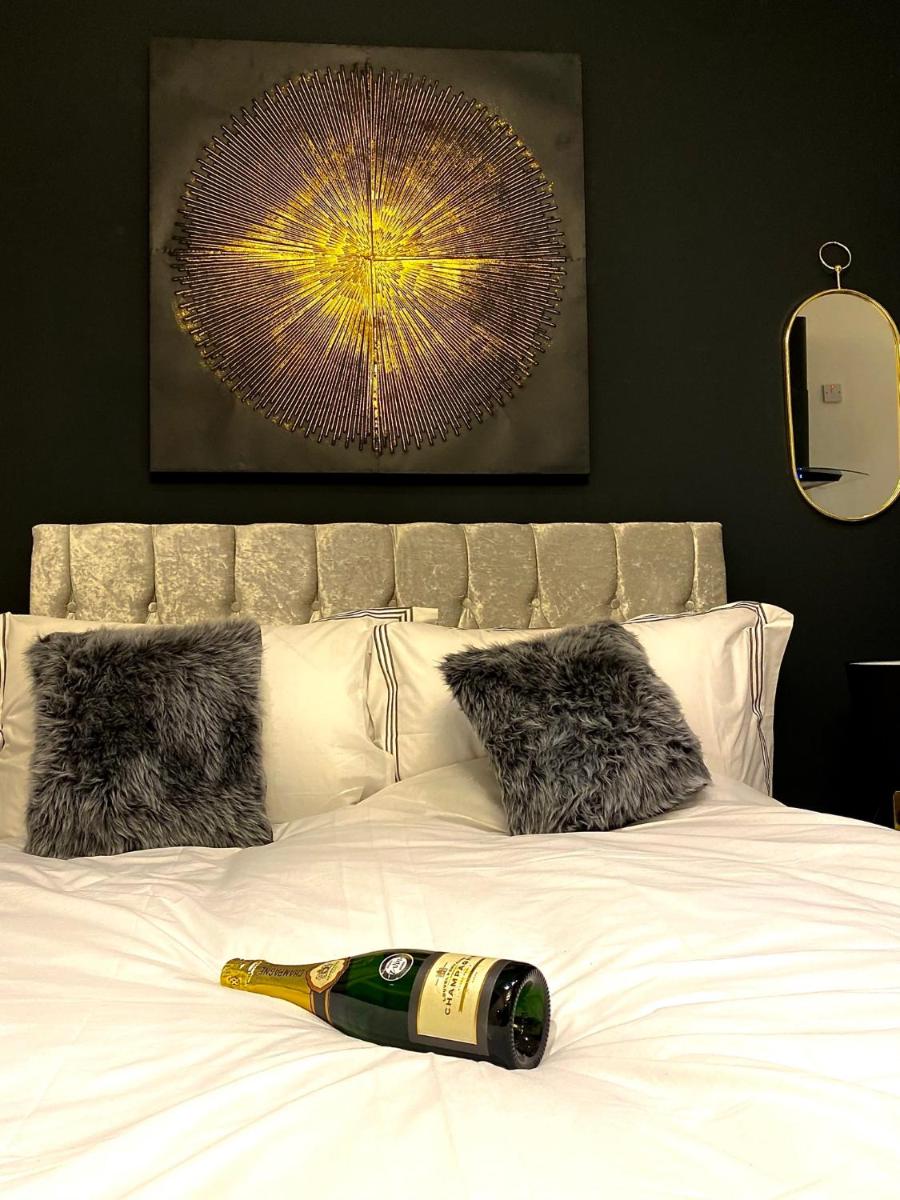 Duke and Duchess Apartments and Rooms - Private in Room Hot Tub Suites - Housity