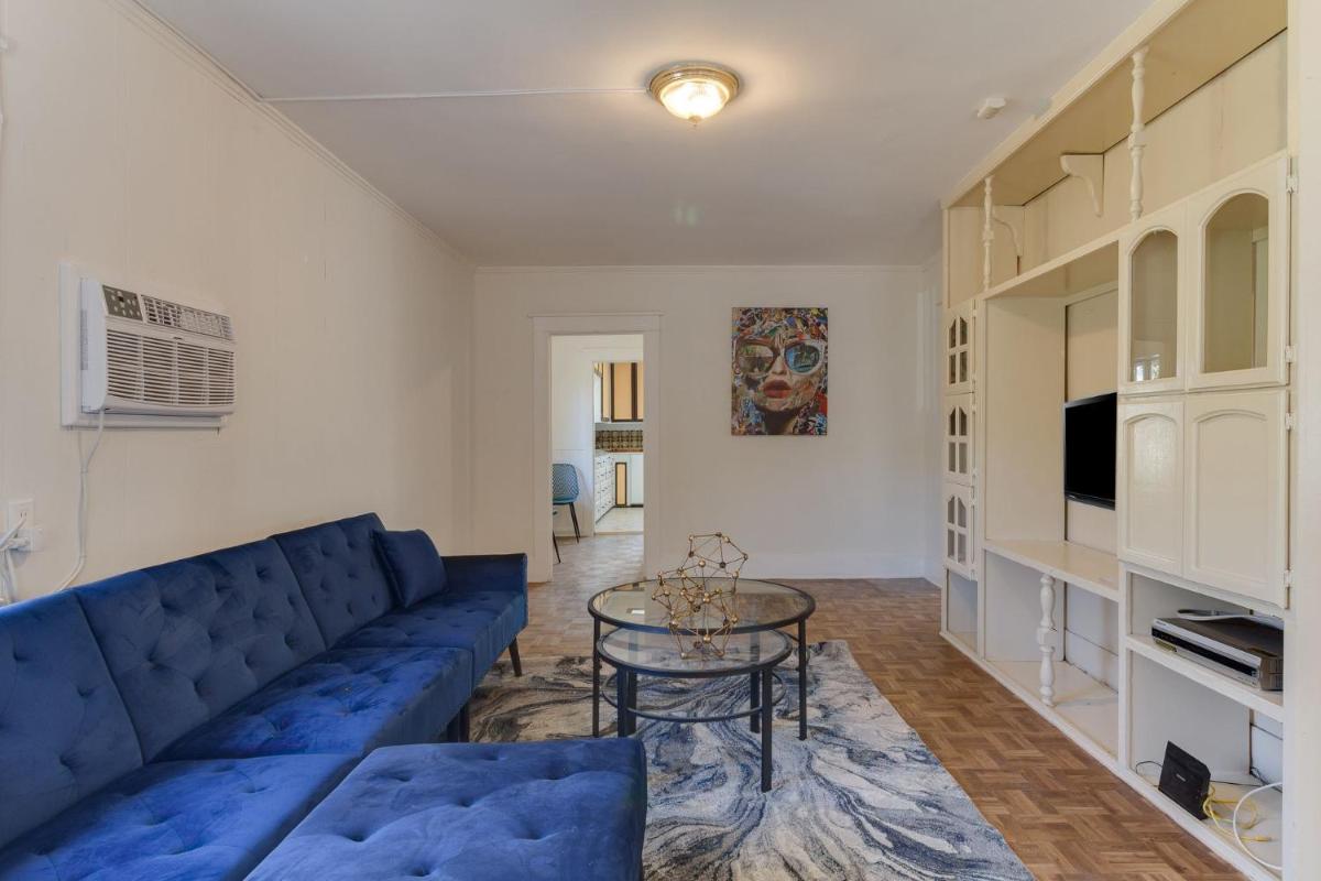 Los Angeles 3 Bedroom Charmer Large Guest House - Housity