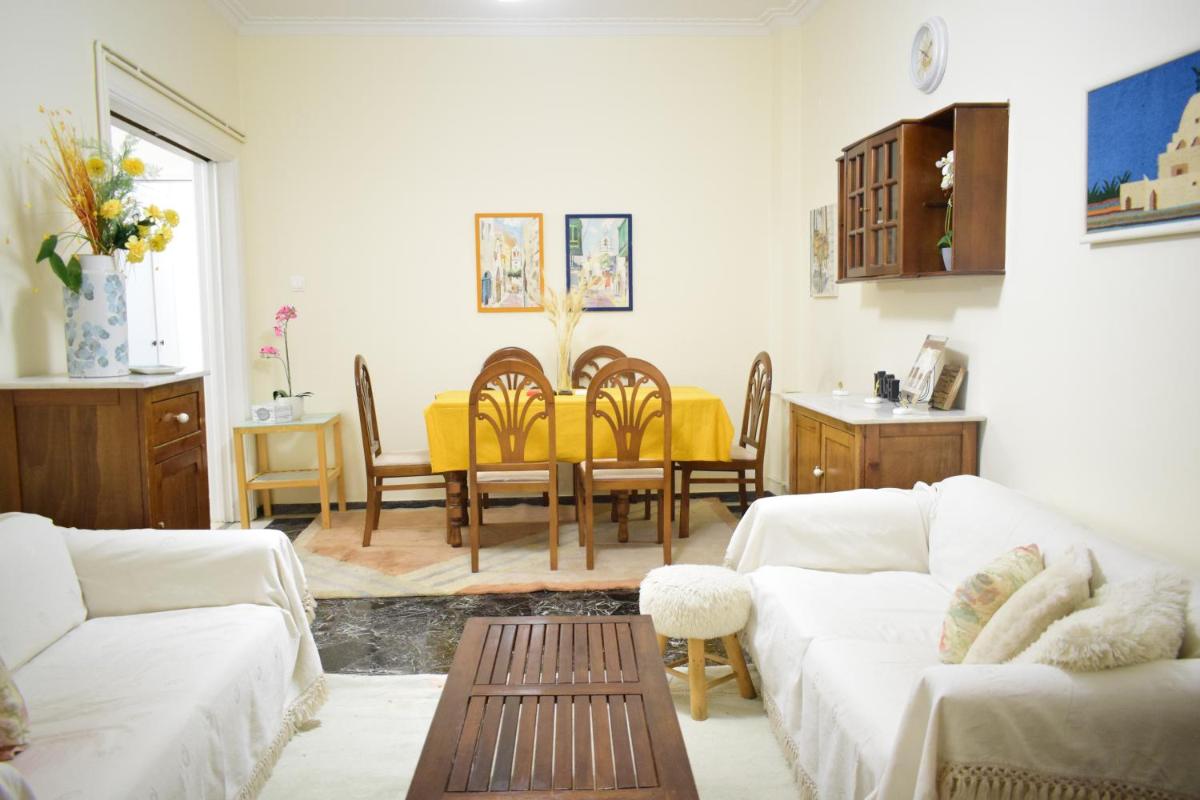 Suitetrails - Antonia's 2bedroom with garden and private parking by MK