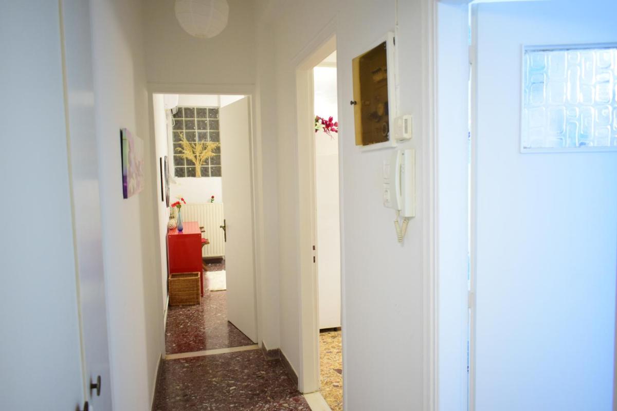 Suitetrails - Antonia's 2bedroom with garden and private parking by MK