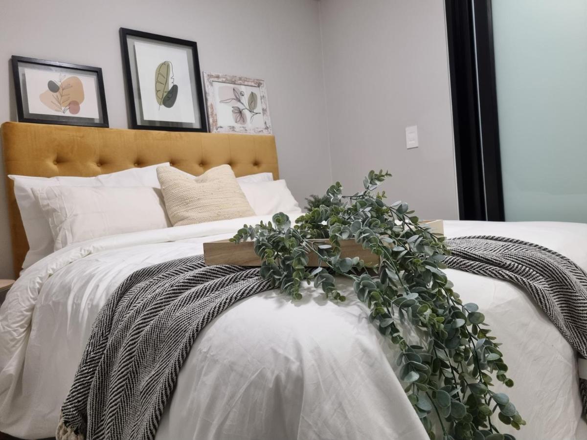 Bella Mare Hibiscus - Housity