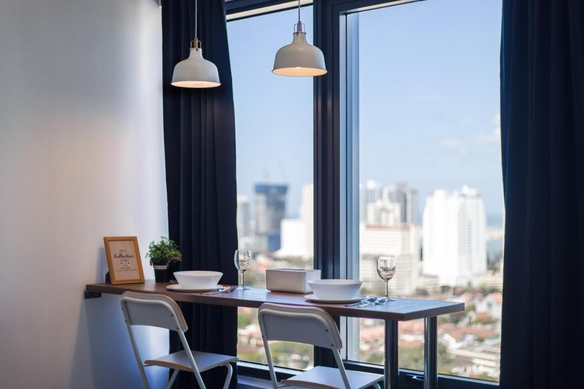MUJI B&W Studio - Seaview at 218 Tropicana NEAR Komtar Food Heaven with Netflix & TV Box - Housity