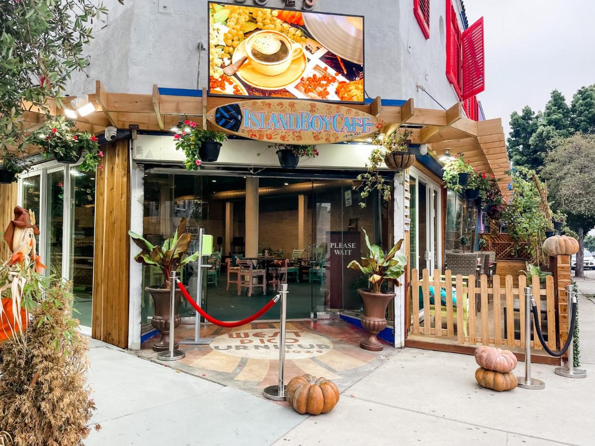 Island Girl Spa + Bed and Breakfast - Housity