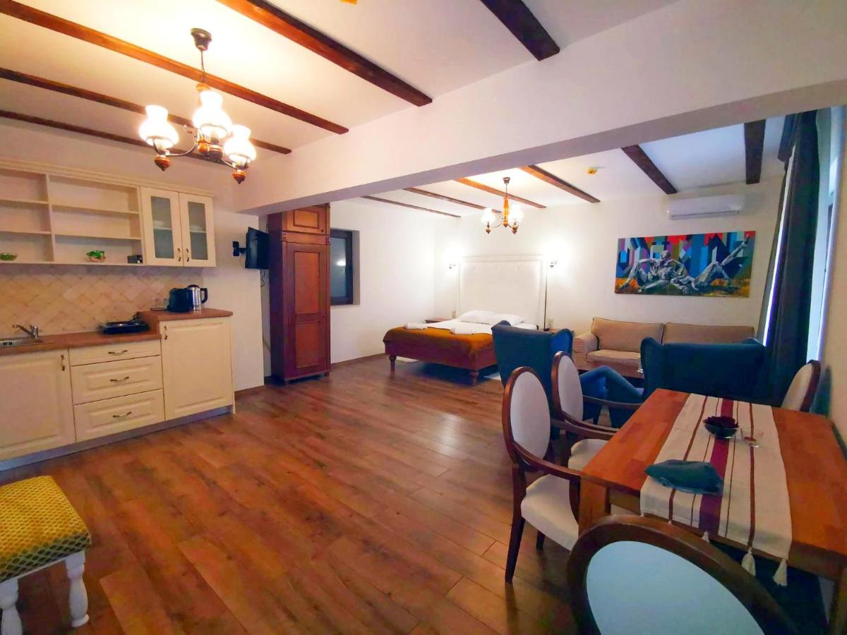 Old Town Inn - Housity