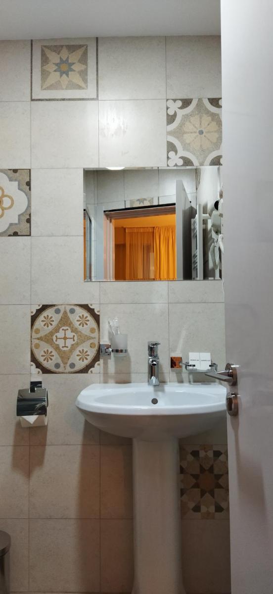 Vere Corner Hotel - Housity