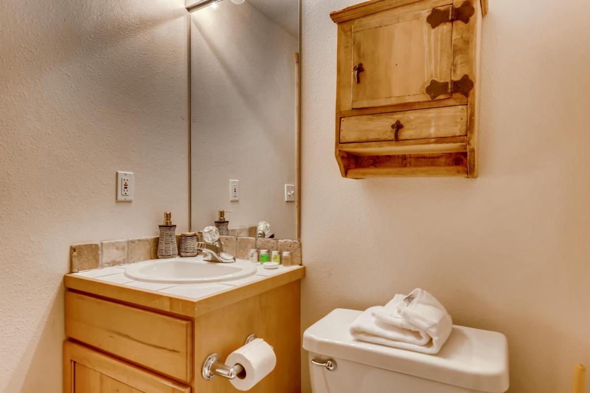 Los Pinos - Luxury Breckenridge SkiCondo - Housity