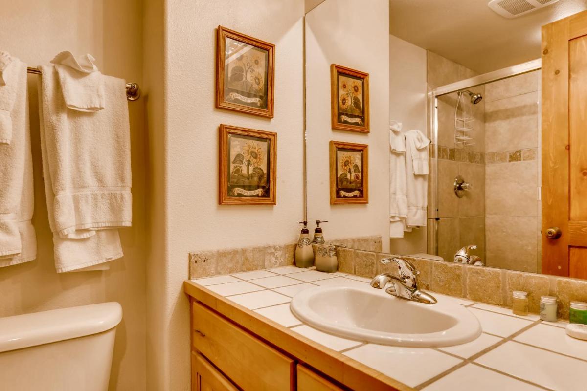 Los Pinos - Luxury Breckenridge SkiCondo - Housity