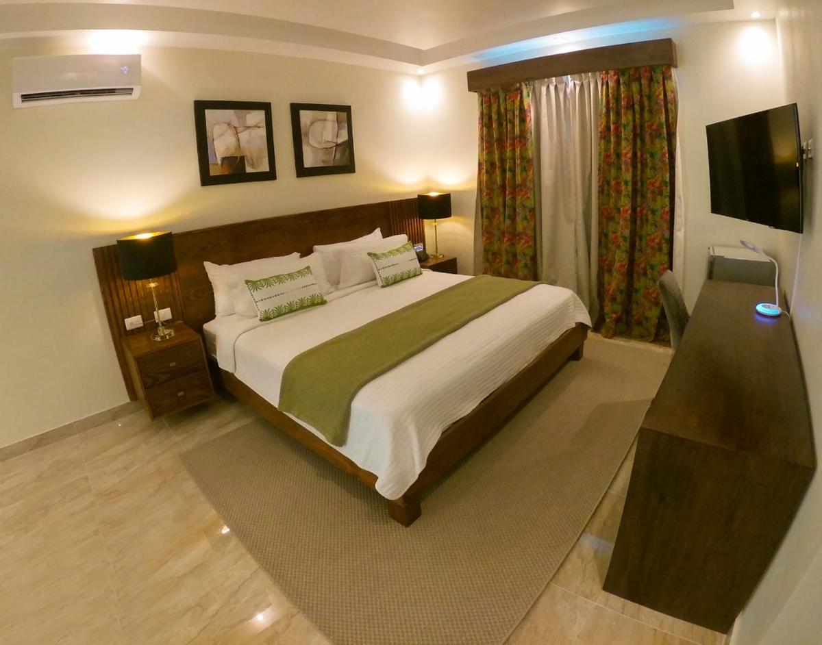 Halibut Hotel - Housity