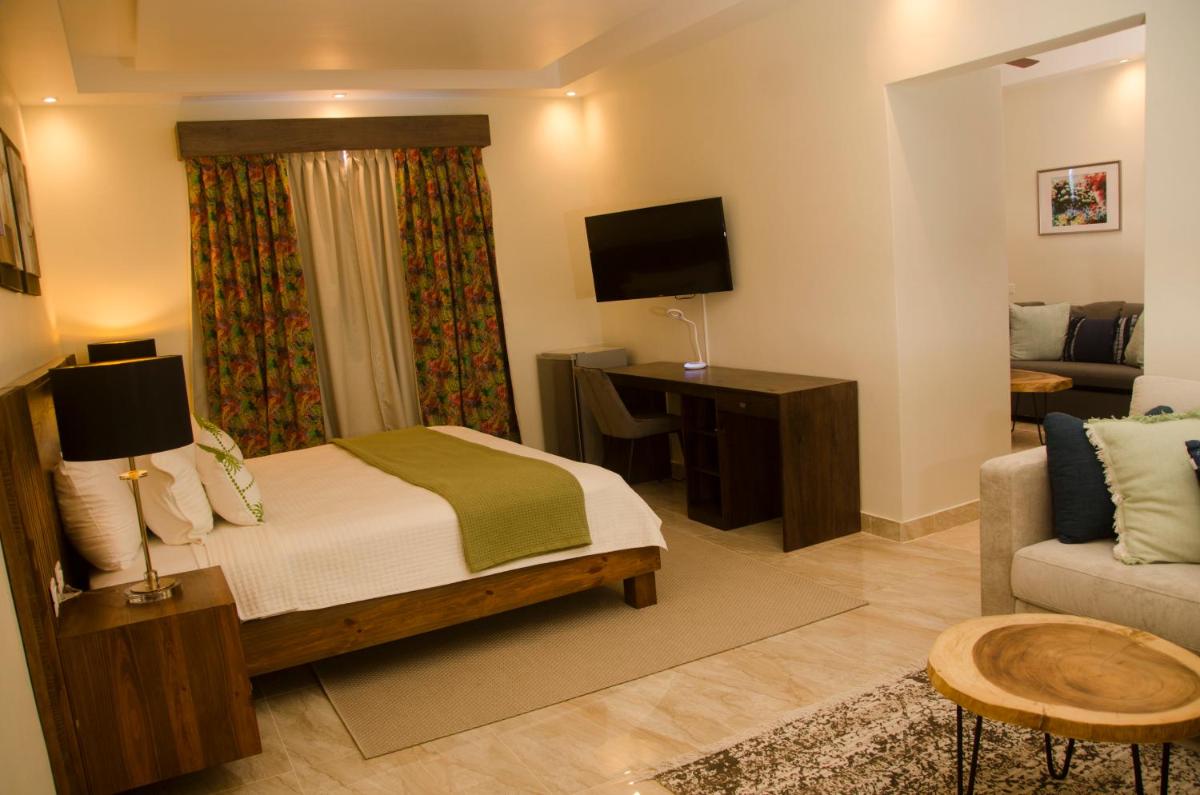Halibut Hotel - Housity