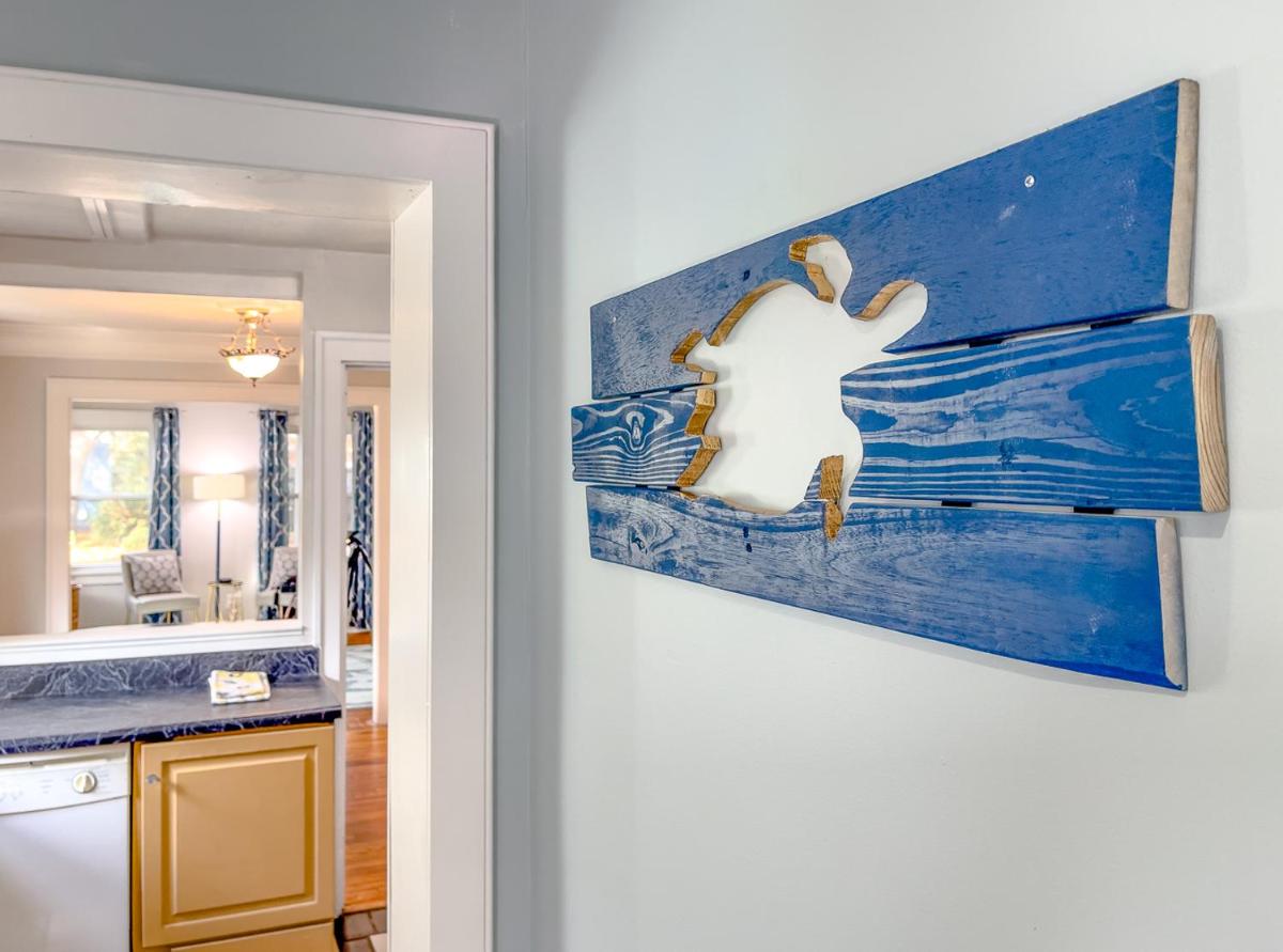 Anchors Away in Park Circle w/ King Suite - Housity
