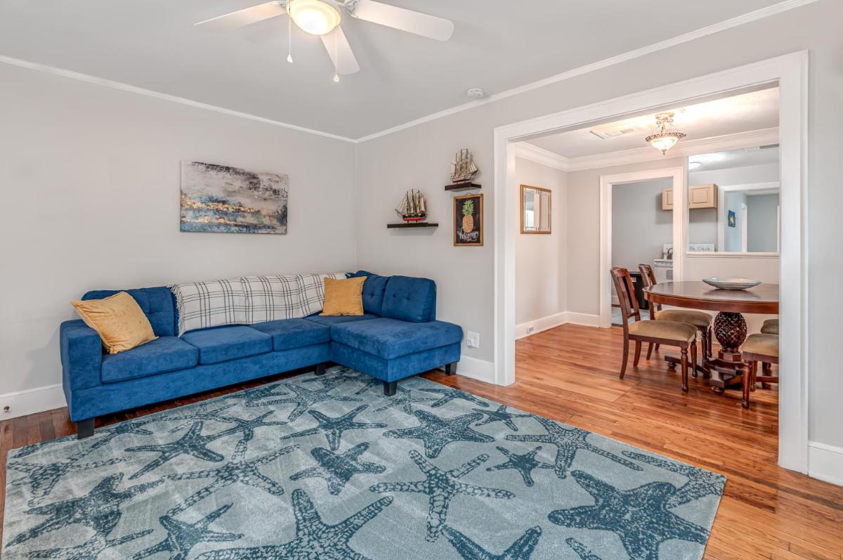 Anchors Away in Park Circle w/ King Suite - Housity