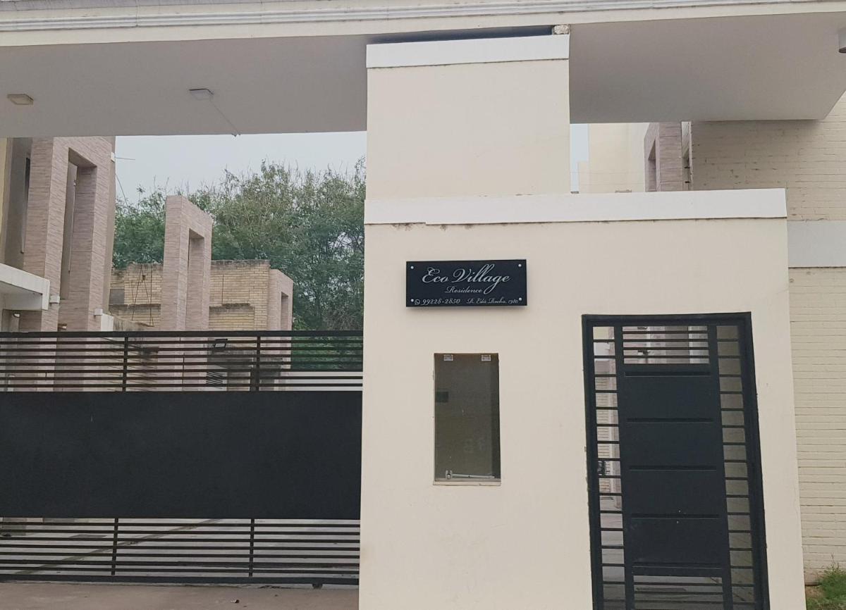 Sobrado 6 amplo e confortável em condomínio - Housity
