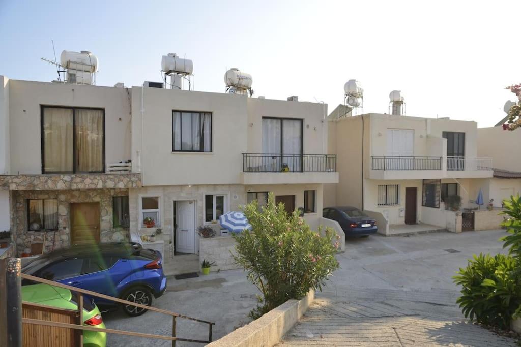 Suitetrails - Townhouse near Lidl and Venus Beach in Paphos