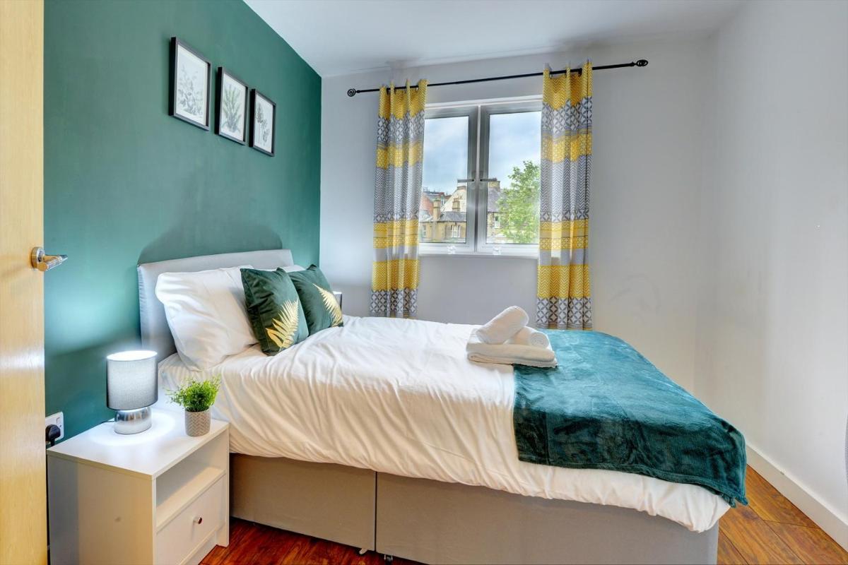 City Centre Apartment with Secure Parking by MBiZ - Housity