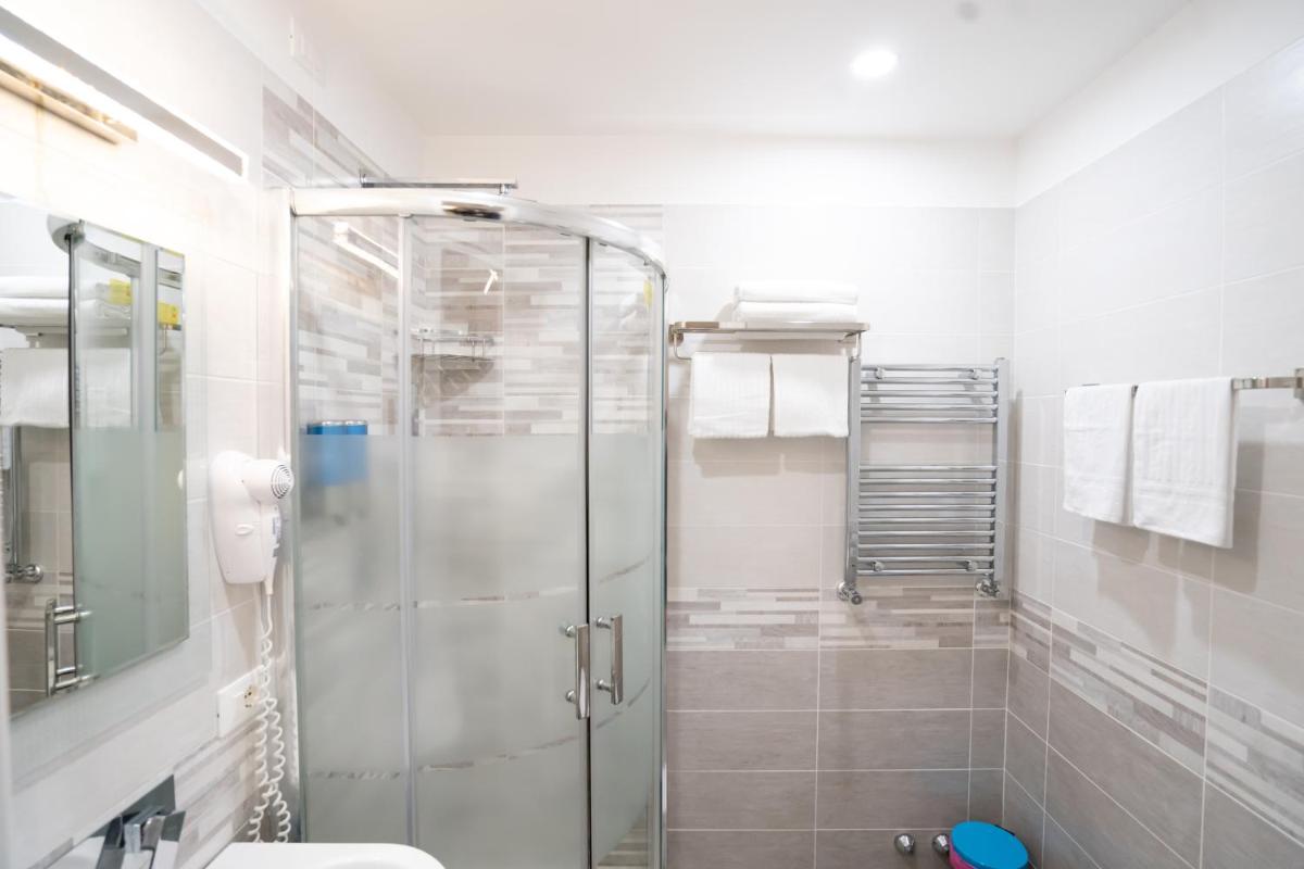 Archi di Roma Guest House - Housity