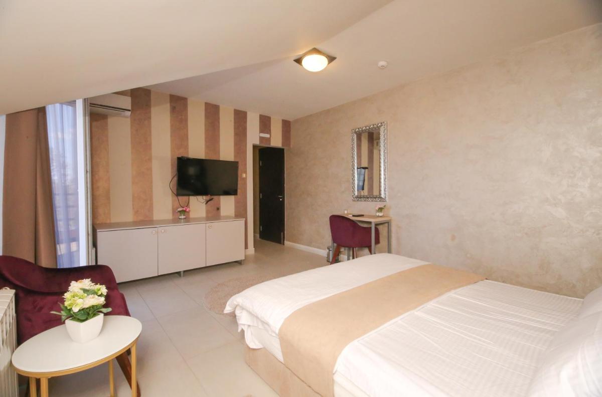 Bajadera Lux - Housity