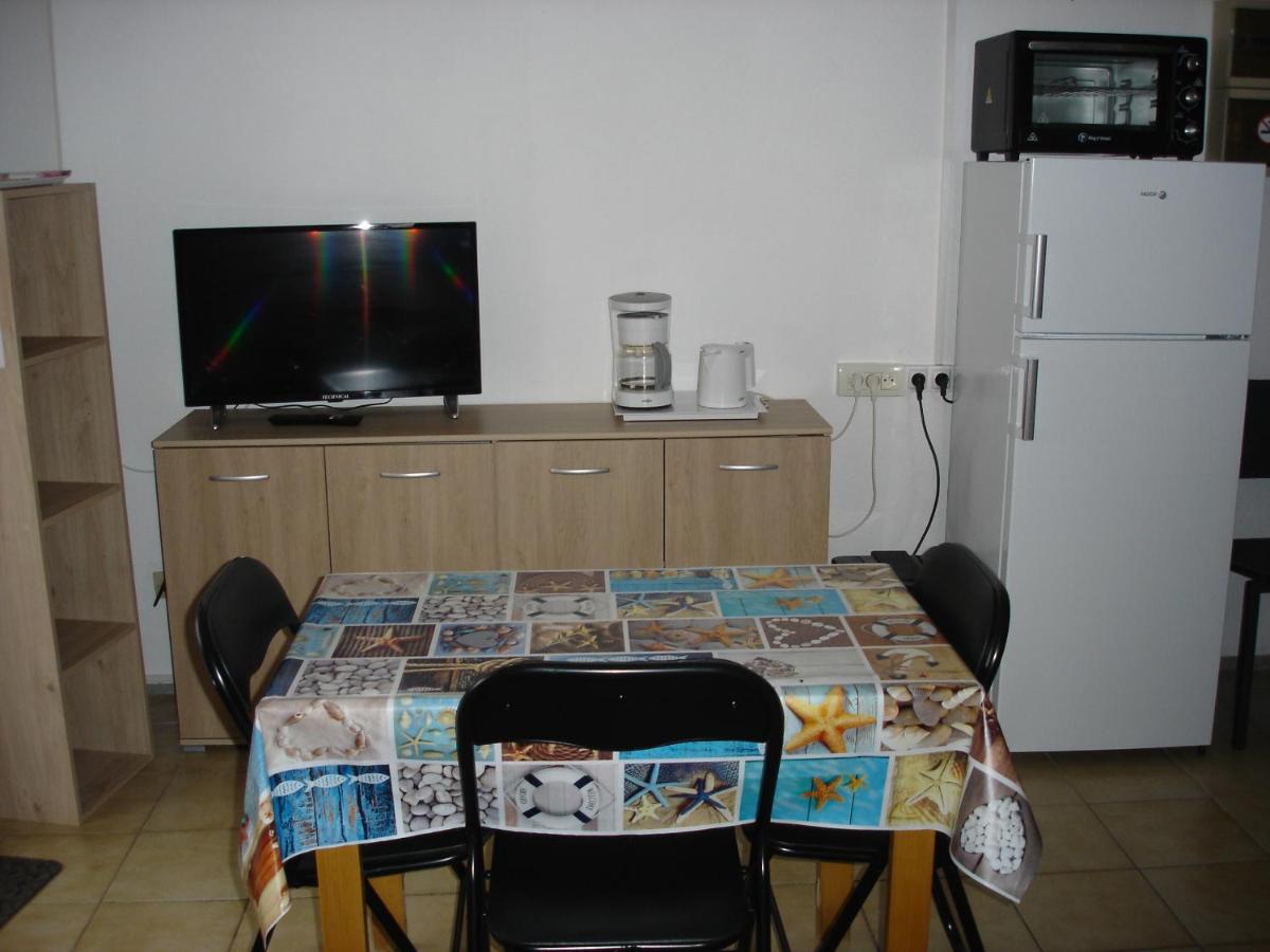 La brise marine entre mer et lac marin, terrasse, 5mn de la plage wifi - Housity