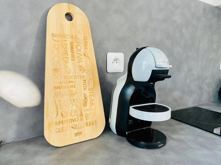 STANDING ORLY // Studio - Housity