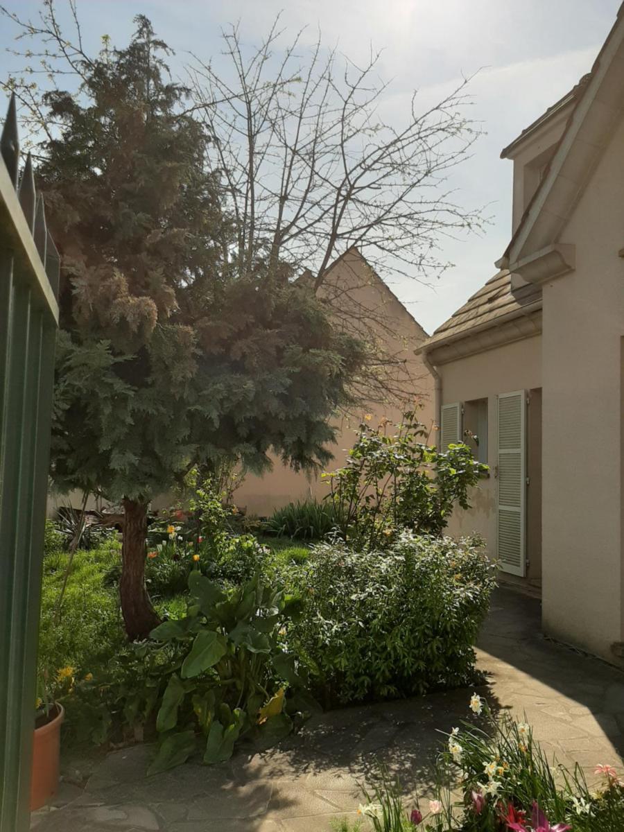 LE CLOS D'HERBLAY Chambres d'Hôtes - Housity