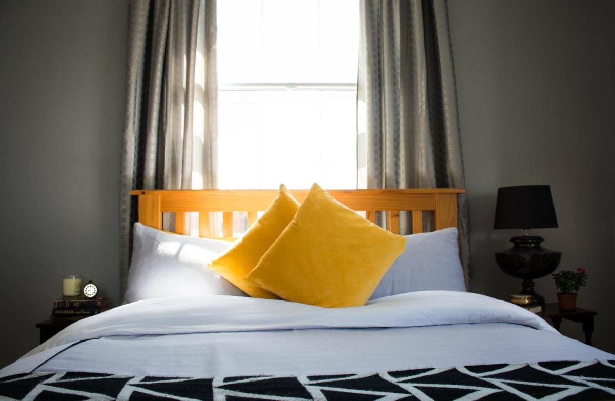 Characterful Abode with FREE parking. - Housity