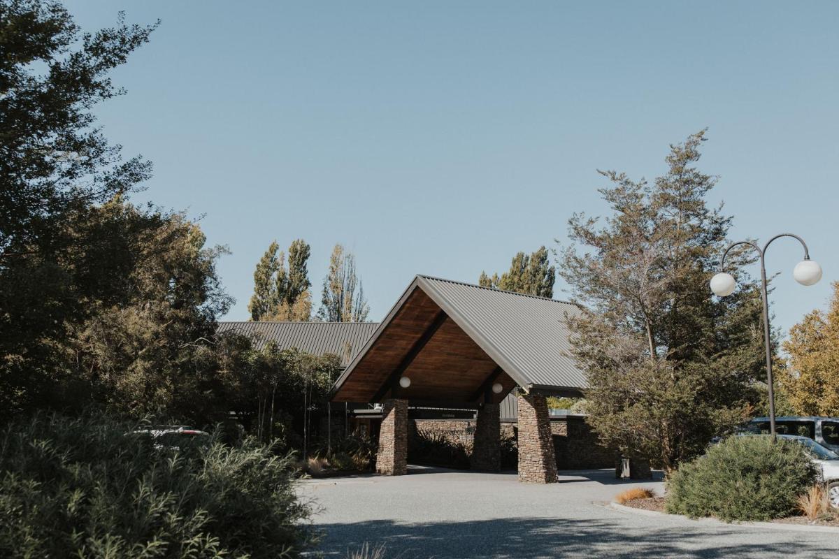 Edgewater Hotel - Housity