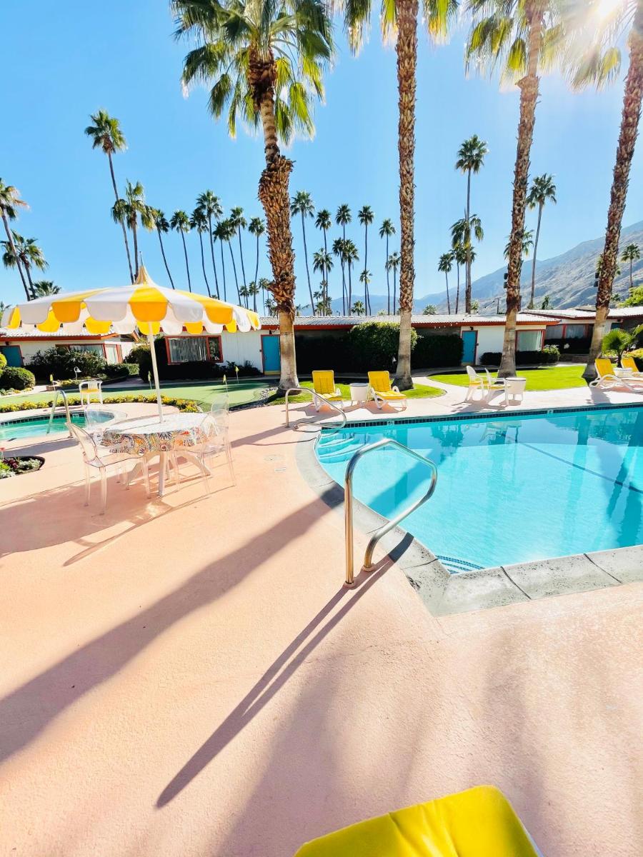 A PLACE IN THE SUN Hotel - ADULTS ONLY Big Units, Privacy Gardens & Heated Pool & Spa in 1 Acre Park Prime Location, PET Friendly, TOP Midcentury Modern Boutique Hotel - Housity