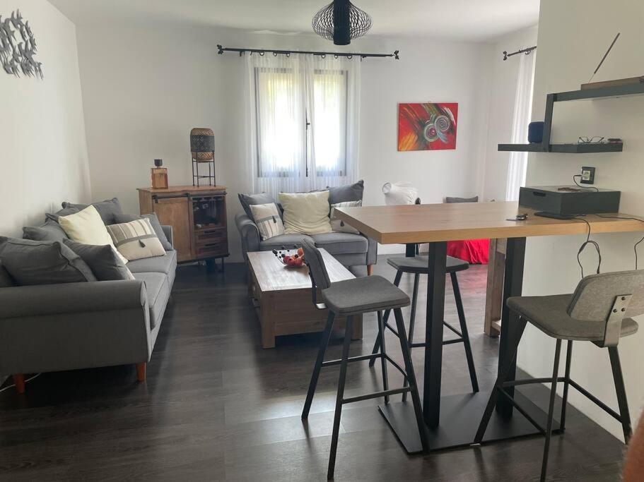 Petite maison chaleureuse et fonctionnelle - Housity