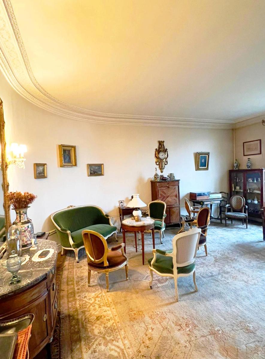 beautiful flat in the center of Paris 6 th district - Housity
