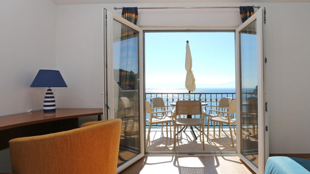 Apartments on the beach-Drvenik - Housity
