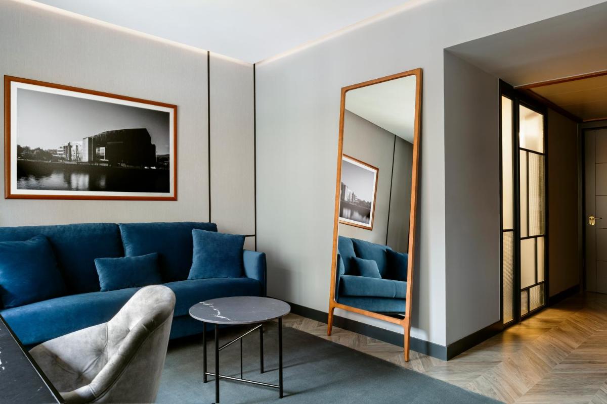 Zona de estar de Radisson Collection Bilbao