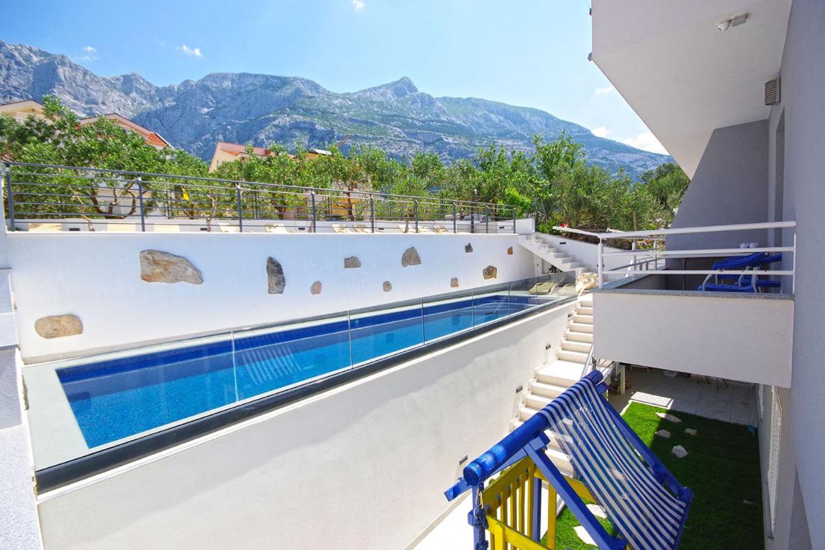 Apartments Makarska - Housity