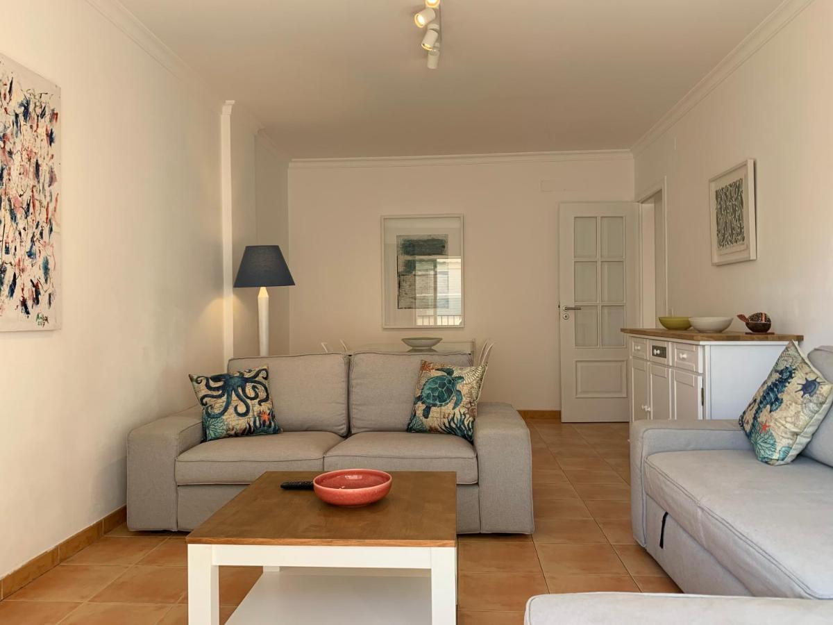 Monte Gordo Beach Flat with Balcony - Housity