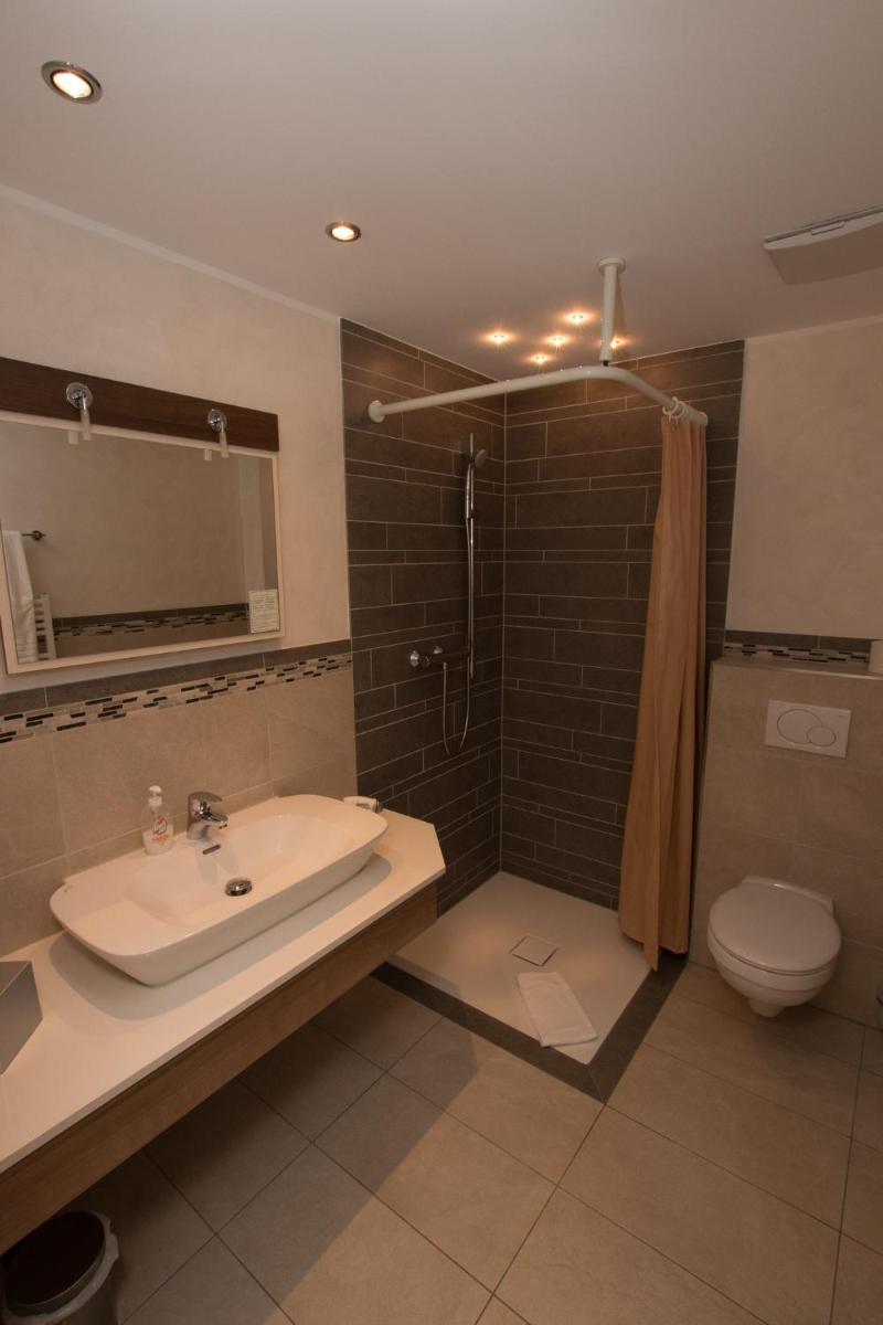 Landhotel Zum Hasen Hein - Housity