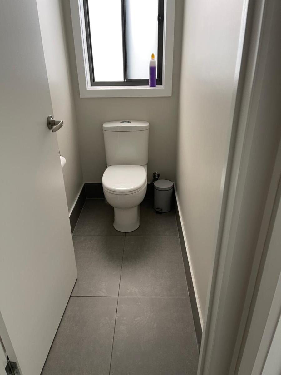 Breakaway new 4br house 5 mins to albury city - Housity