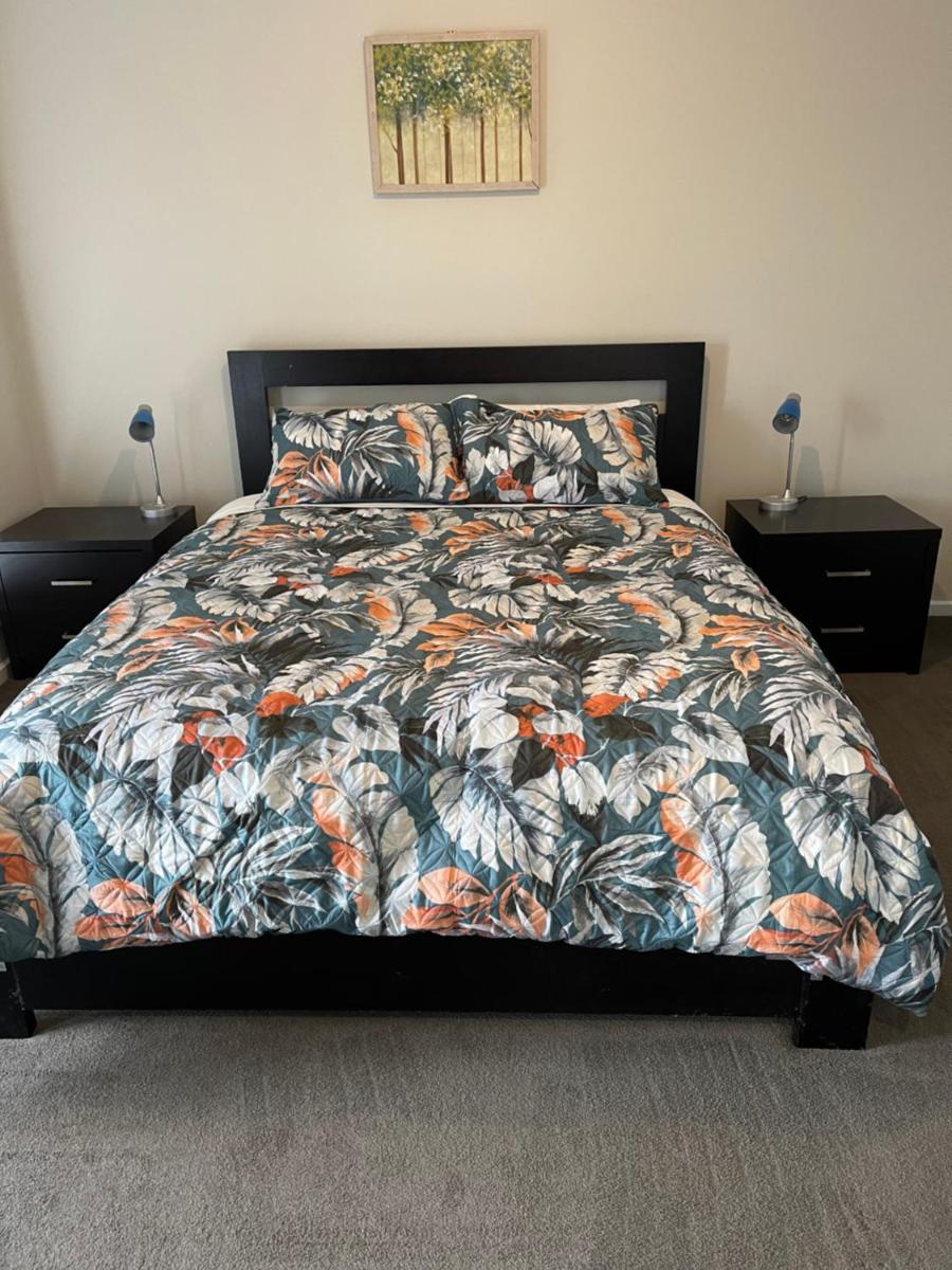 Breakaway new 4br house 5 mins to albury city - Housity